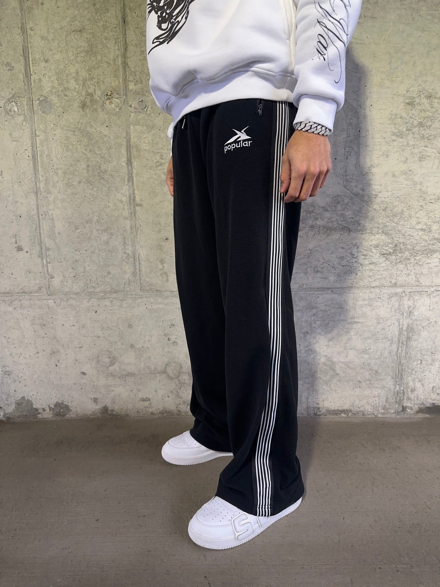 BLACK TRACK SWEATS